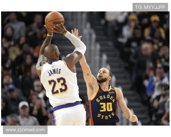 詹姆斯赛季首秀后身体状态良好期待恢复健康重返巅峰